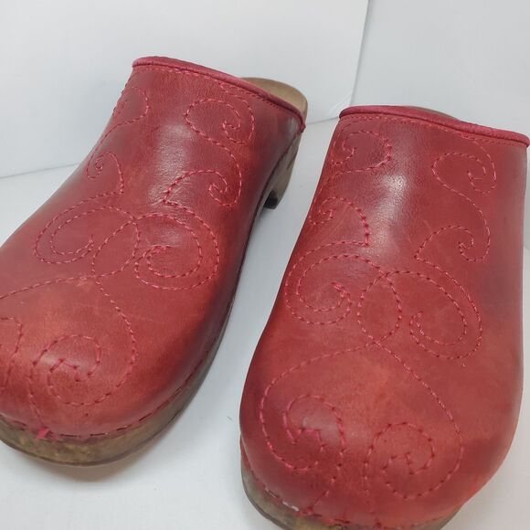 Sanita Womens Sz 8/38 Red Embroidery Mule Clog Danish Wood Boho Lagenlook Hippie - Picture 4 of 11